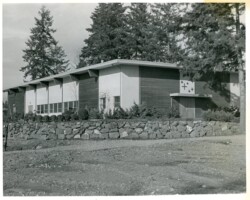 Bellevue, Holy Apostles